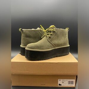 Size 9 Neumel Heritage Platform Ugg Boots With Box